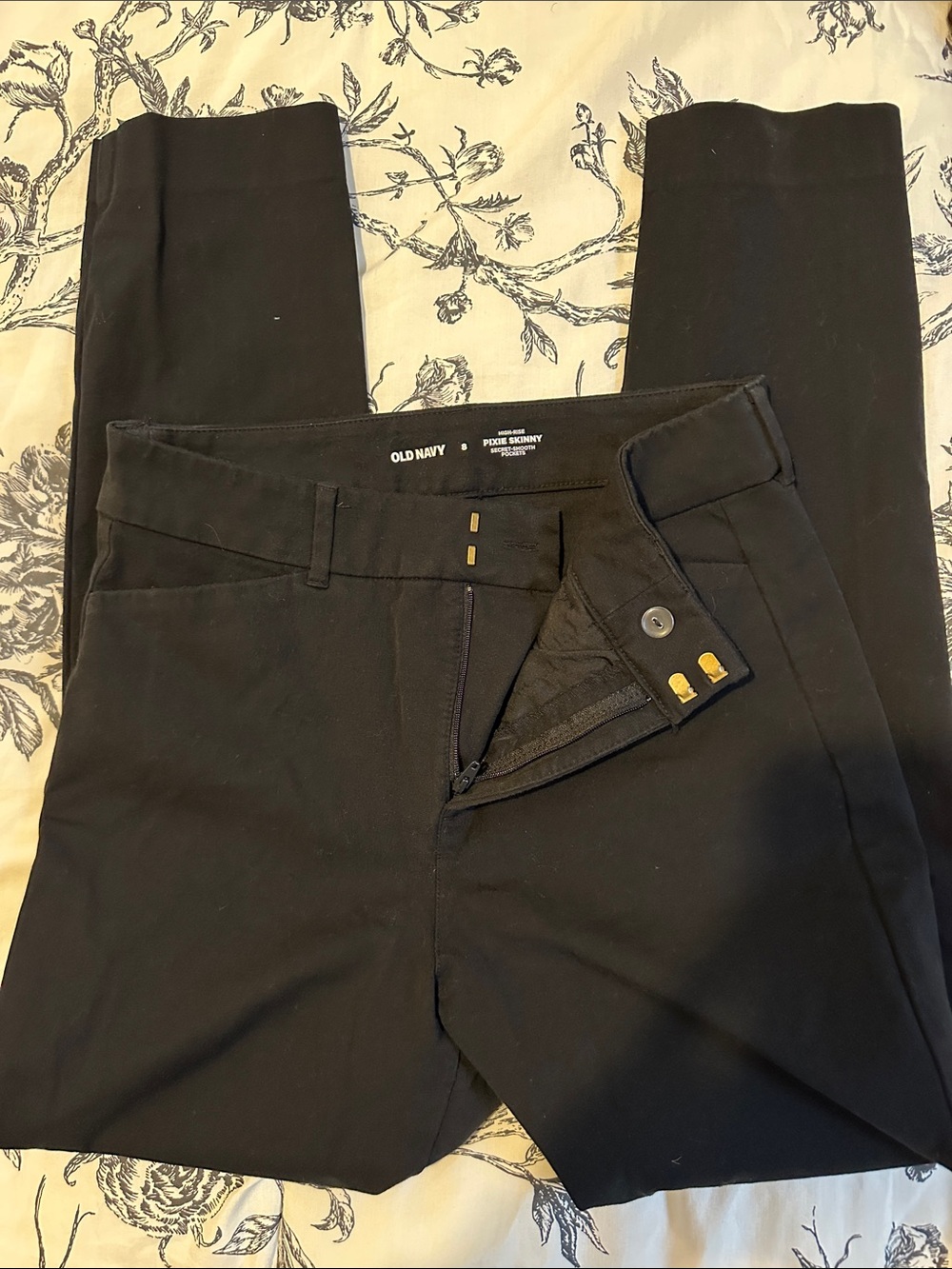Old Navy Black Pixie Pants - Sleek Stretch Skinny